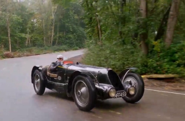 С молотка пустят старый ржавый автомобиль по цене четырех Bugatti Chiron 1