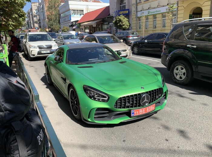 В украинском городе заметили очень крутой Mercedes-AMG за 6 миллионов 1