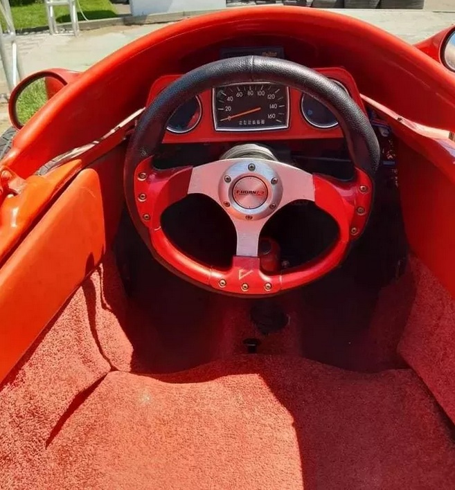 Старенький «Запорожец» превратили в болид Ferrari 2