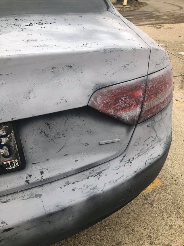 Владелец Audi уничтожил кузов автомобиля, пытаясь его перекрасить 2