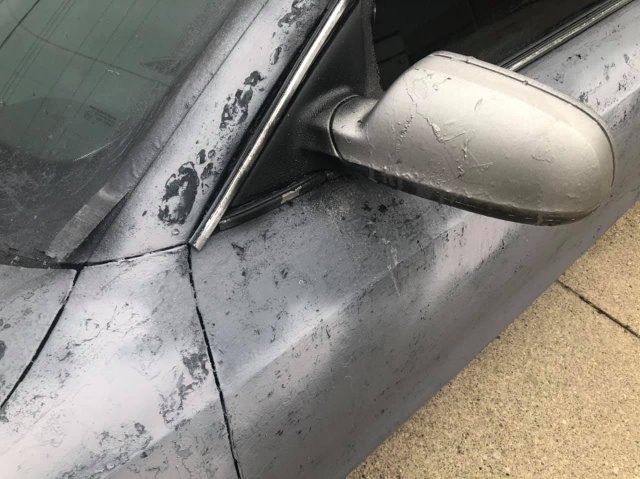 Владелец Audi уничтожил кузов автомобиля, пытаясь его перекрасить 4