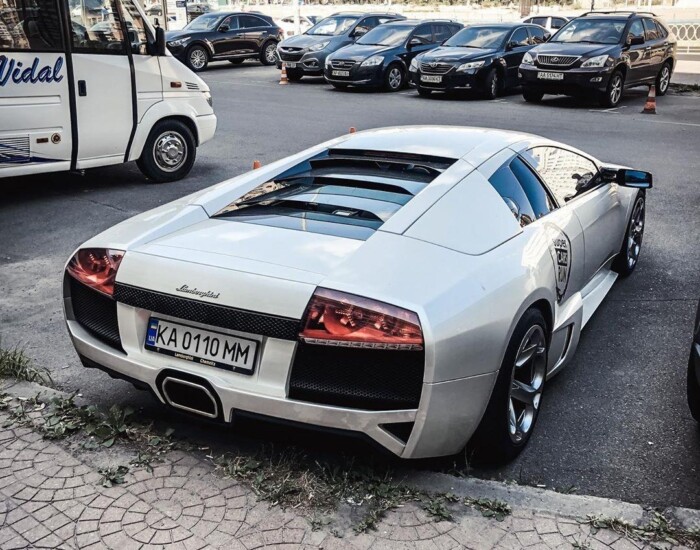 В Киеве заметили уникальный Lamborghini 2