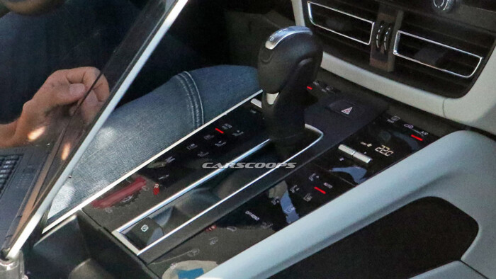 Porsche вывела на тесты новую версию кроссовера Macan 2