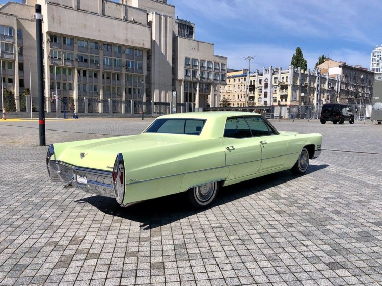 В Украине продают роскошный 53-летний Cadillac 2