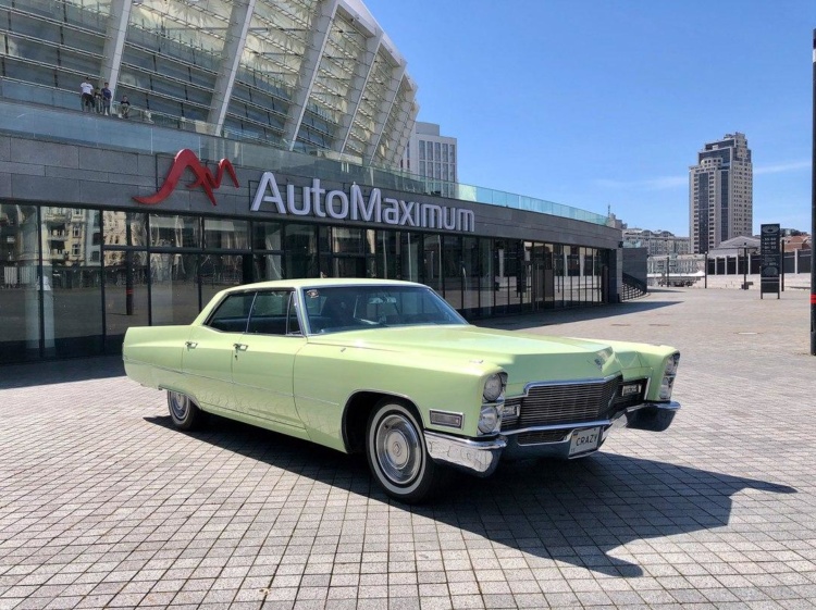 В Украине продают роскошный 53-летний Cadillac 1