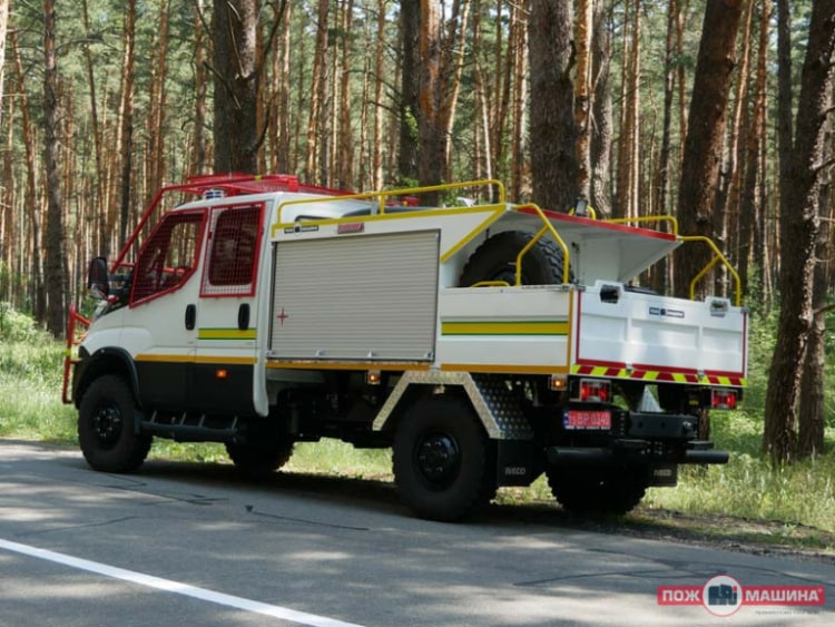 В Украине изготовили новый автомобиль для борьбы с лестными пожарами 1