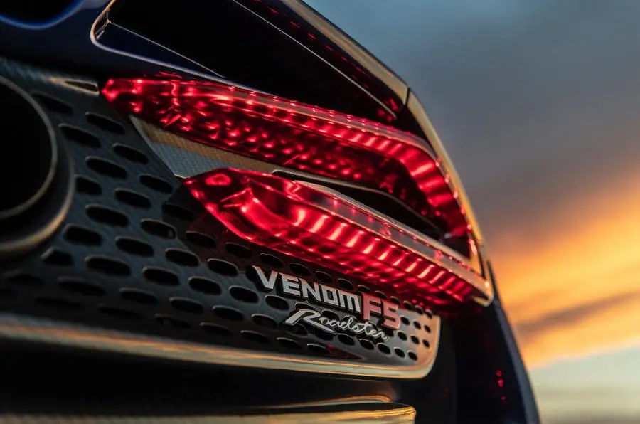 Производитель суперкаров Hennessey затизерил кабриолетную версию будущего Venom F5 2