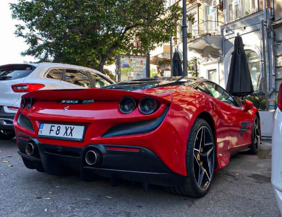 В центре Одессы заметили сверхмощный Ferrari за 300 000 долларов 1