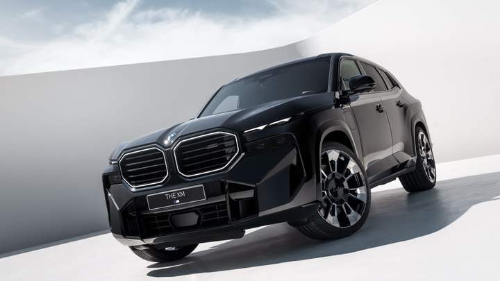 Настоящий монстр: в сети появились изображение нового BMW XM 2023 3