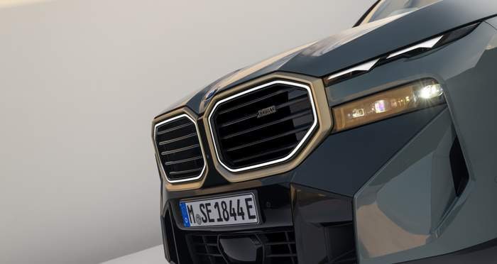 Настоящий монстр: в сети появились изображение нового BMW XM 2023 1