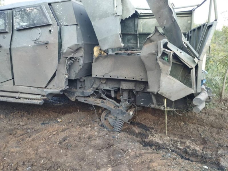 Украинский бронеавтомобиль "Новатор" выдержал взрыв противотанковой мины 1