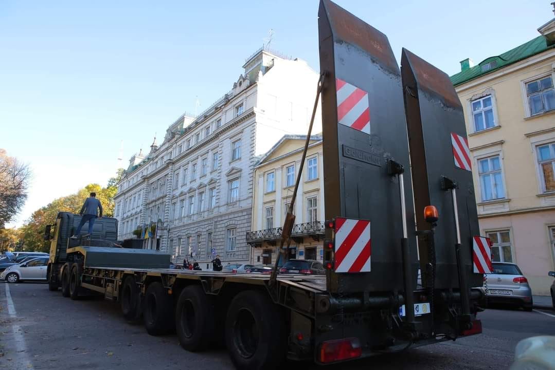 Айтишники из Львова передали ВСУ мощный грузовик, способный перевозить до 50 тонн 1