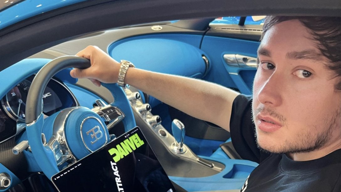 Молодой украинец приобрел редчайший Bugatti Divo за $9 миллионов 2