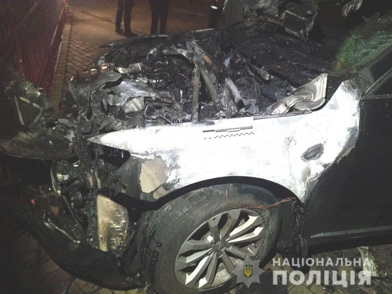 В Ровно ночью подожгли авто депутата 2