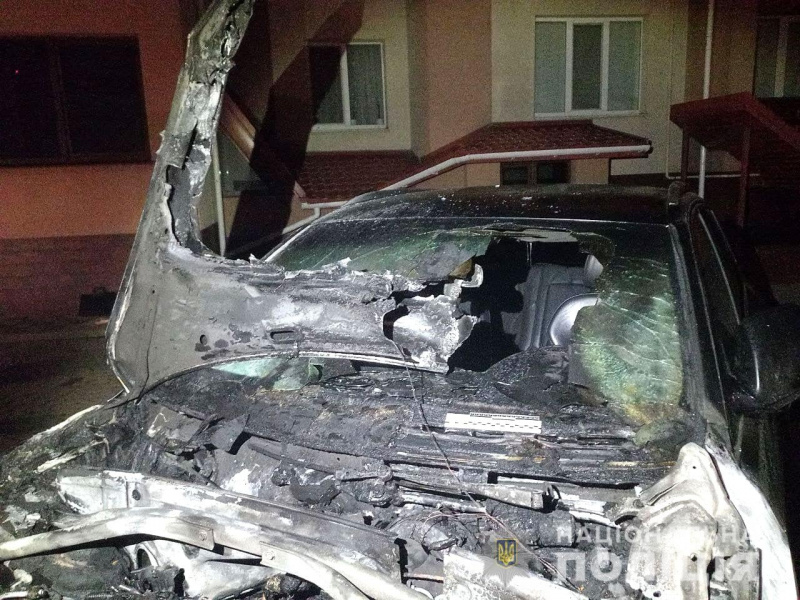 В Ровно ночью подожгли авто депутата 1