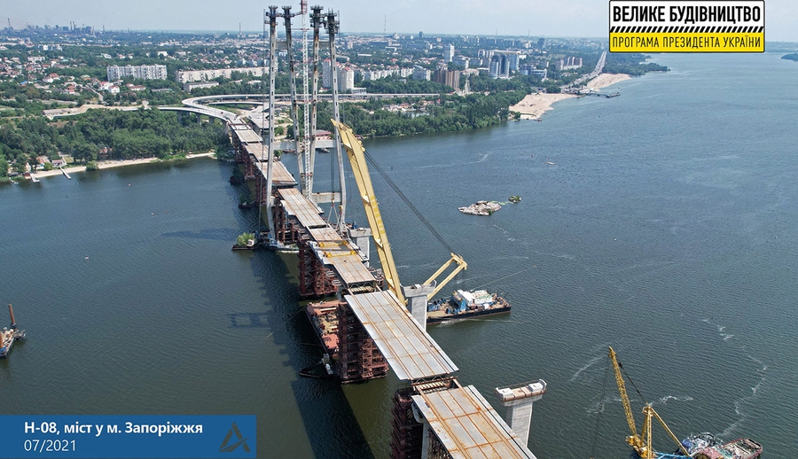 Берега Днепра в Запорожье соединили новым вантовым мостом 2