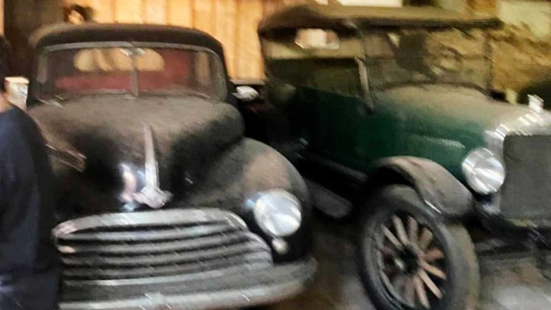 Подростки нашли заброшенную коллекцию классических автомобилей 2