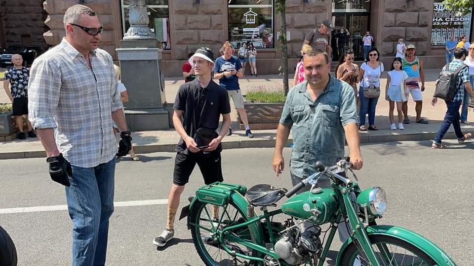 Виталий Кличко сел за руль первого мотоцикла Киевского мотозавода 2