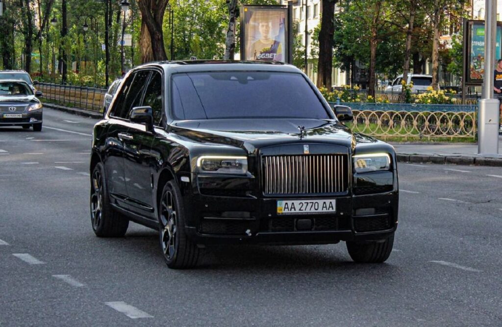 В Украине заметили эксклюзивный заряженный внедорожник Rolls-Royce 1