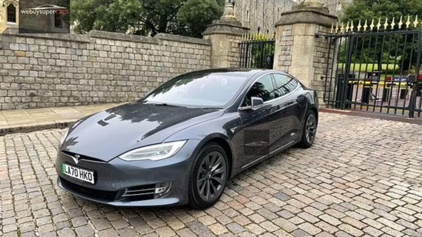 Tesla Model S принца Чарльза выставили на продажу 1