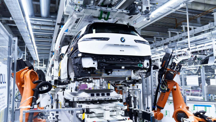 Компания BMW не сможет завершить производство 10 тысяч автомобилей 1