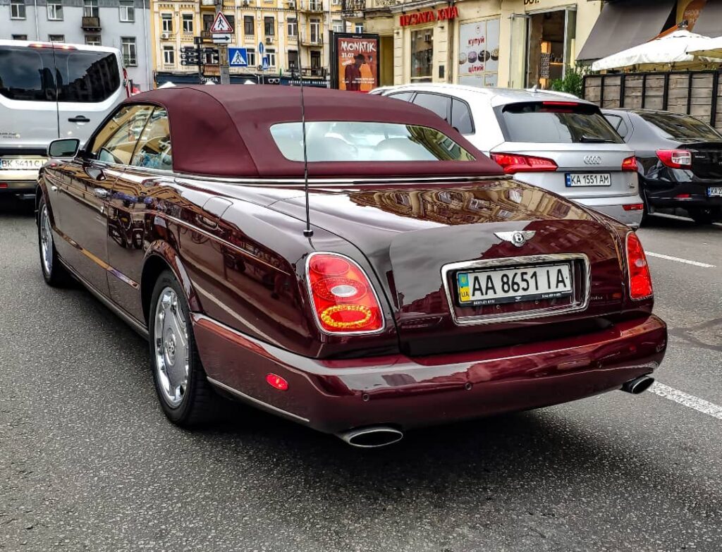 Уникальный кабриолет Bentley засняли на украинских дорогах (фото) 1