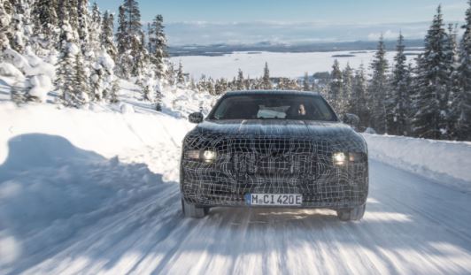 Электромобиль BMW i7 испытывают полярным холодом 1