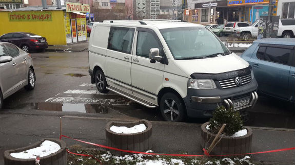 Неравнодушные украинцы «отправляют» машины автохамов на штраф-стоянки 1