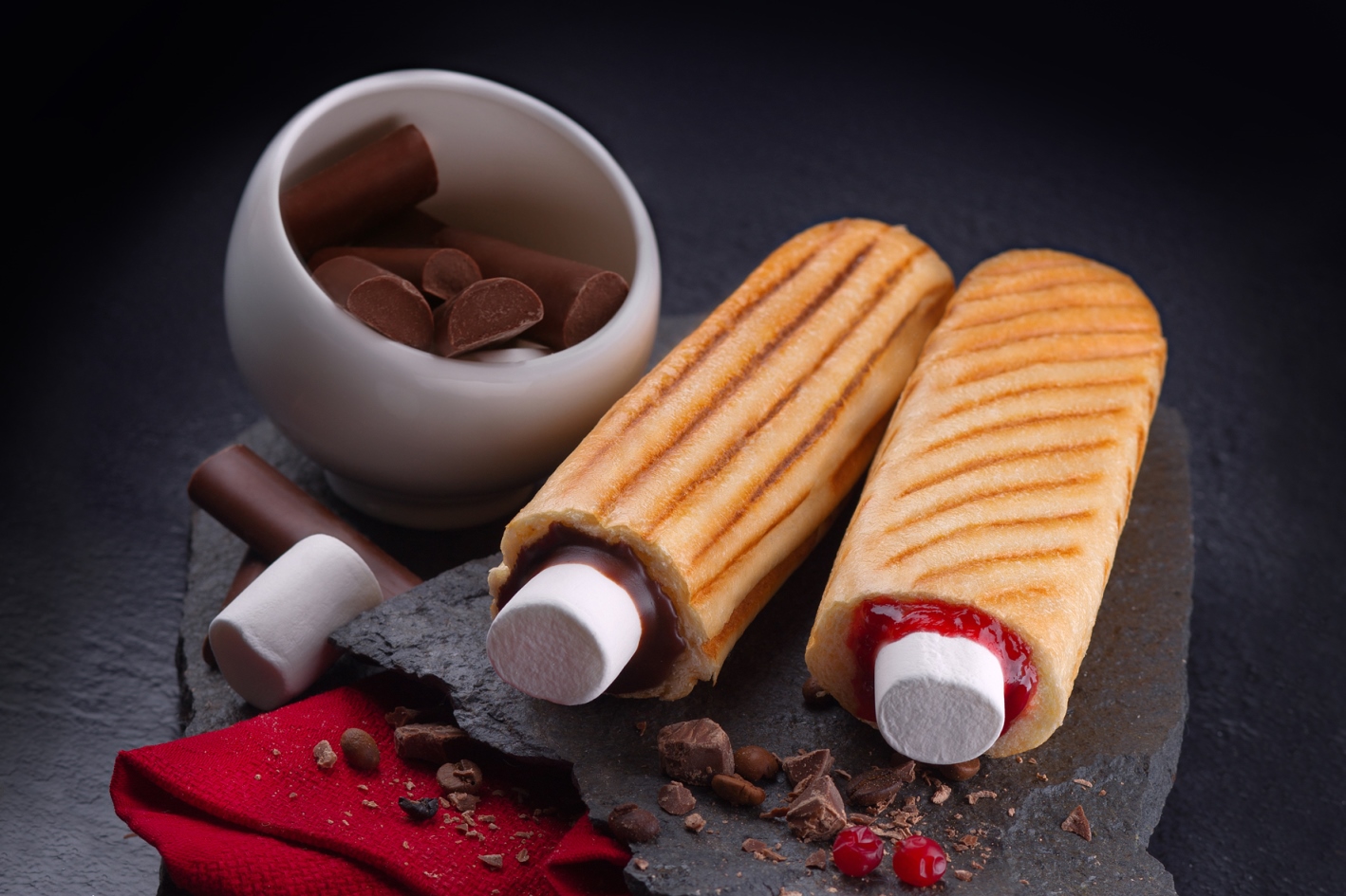 Шокирующая сладкая новинка – «ОККО» представляет шоколадный хот-дог 3