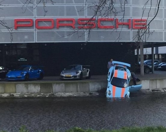 Дилеры утопили эксклюзивный Porsche 911 GT3 1
