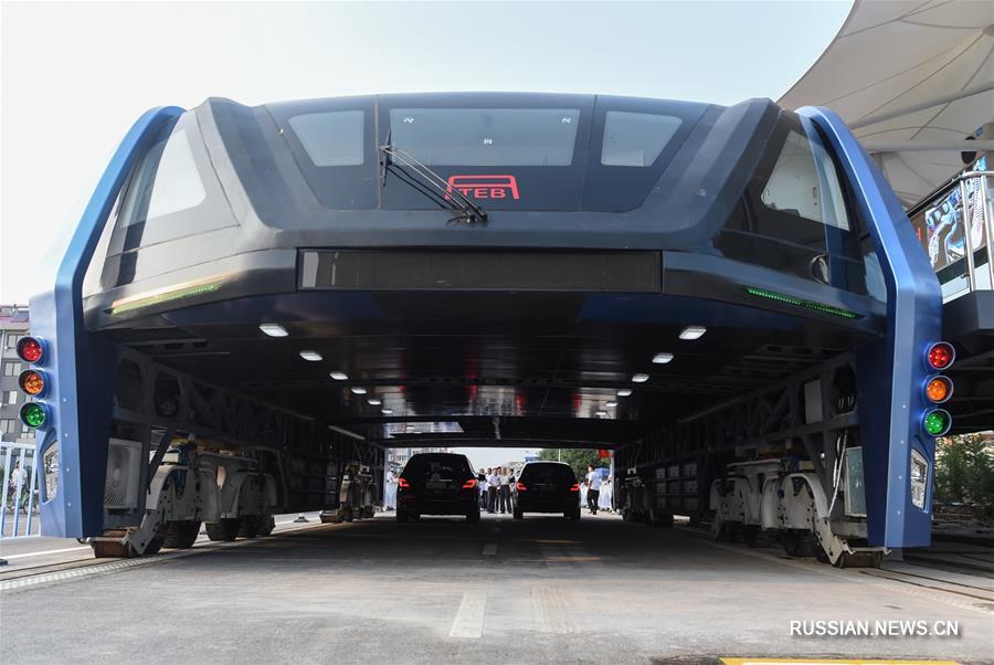 В Китае тестируют автобус, парящий над автомобилями 4