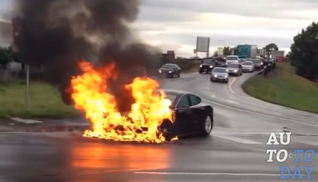 Tesla Model S сгорел на тест-драйве 1