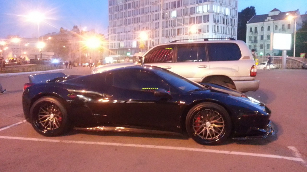 Дороги Украины покоряет эксклюзивный Ferrari 2