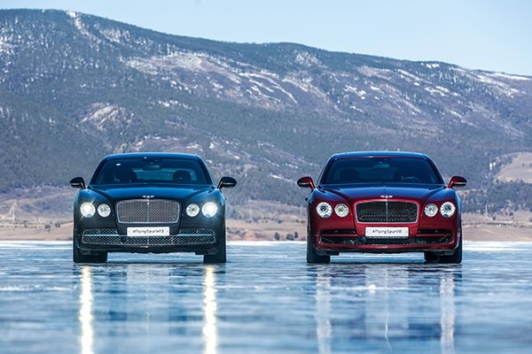 Седан Bentley Flying Spur достиг максимальной скорости на льду 2