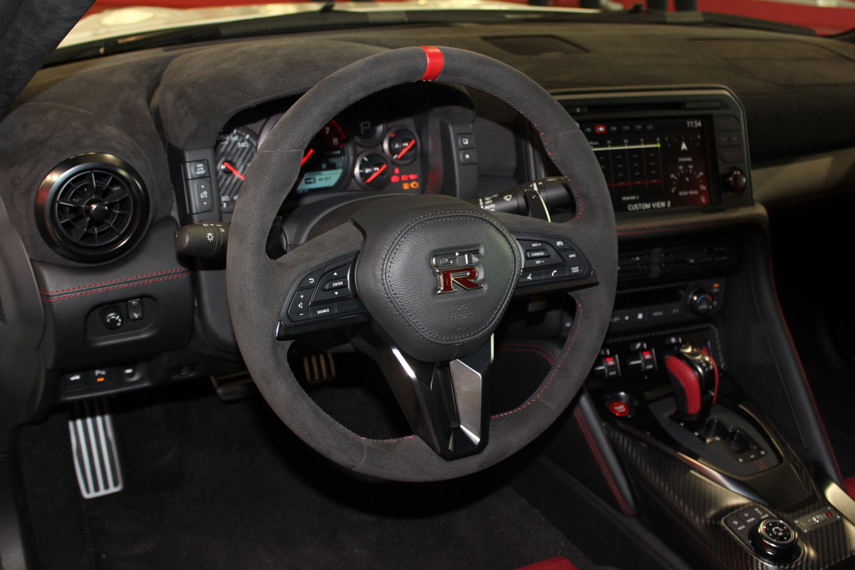 «Комфорт и стиль»: тест-драйв обновленного Nissan GT-R Nismo 4