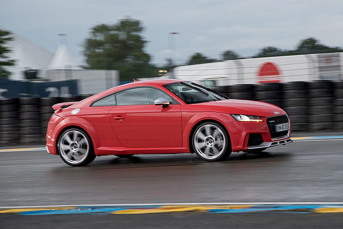 «Превосходя прочих»: тест-драйв Audi TT RS 2