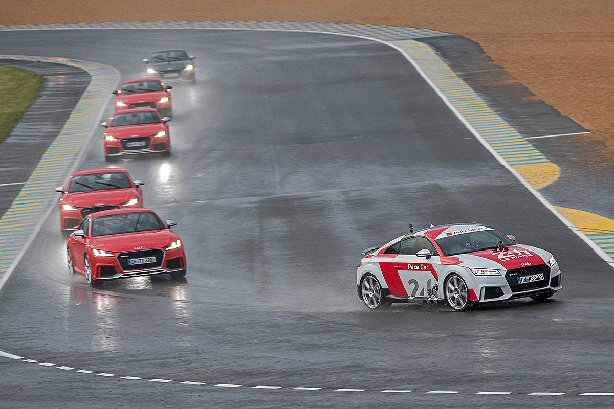 «Превосходя прочих»: тест-драйв Audi TT RS 7
