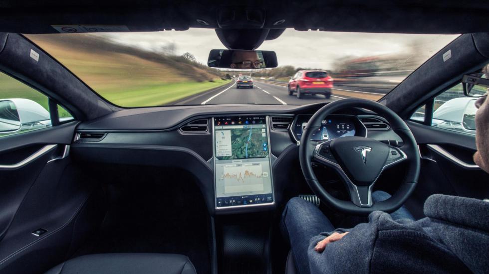 Технологии против роскоши: тест-драйв Tesla Model S vs BMW 730 1