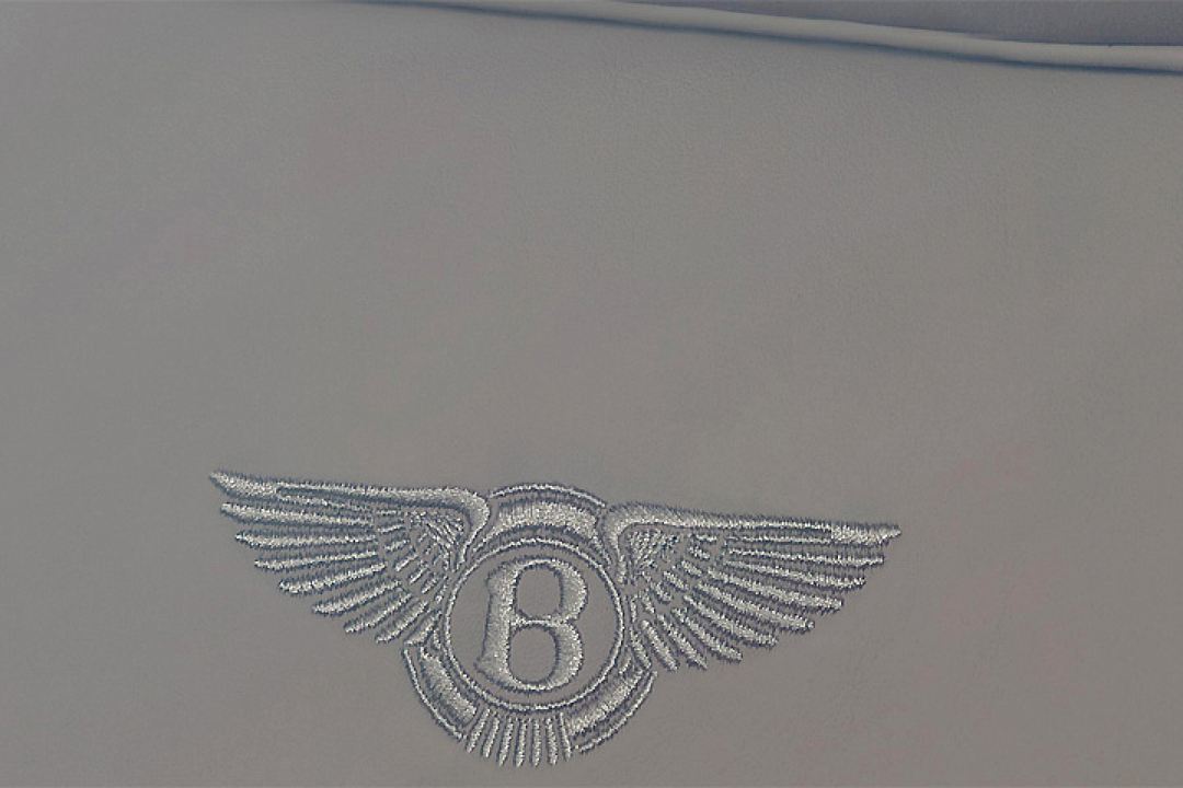 Марка Bentley показала самую необычную фотографию машины 3