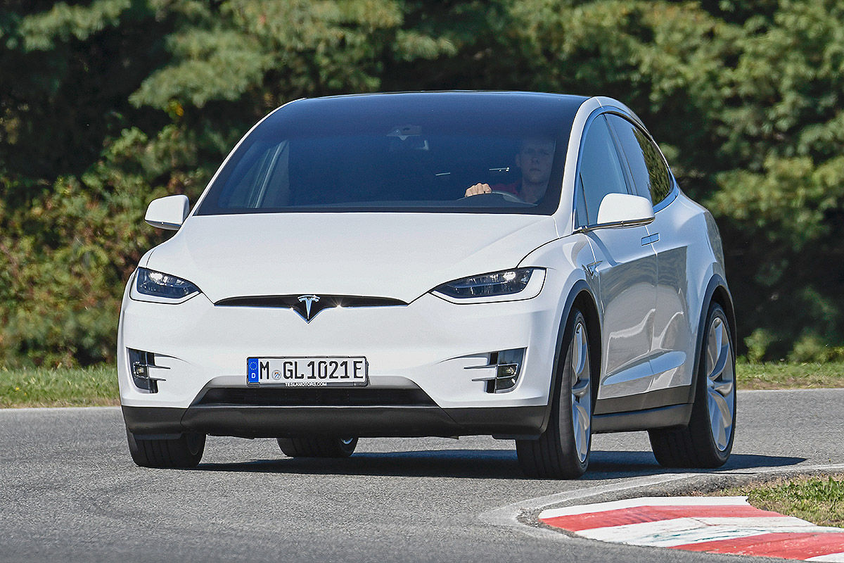 «Битва электриков»: тест-драйв Tesla Model X и Audi SQ7 3