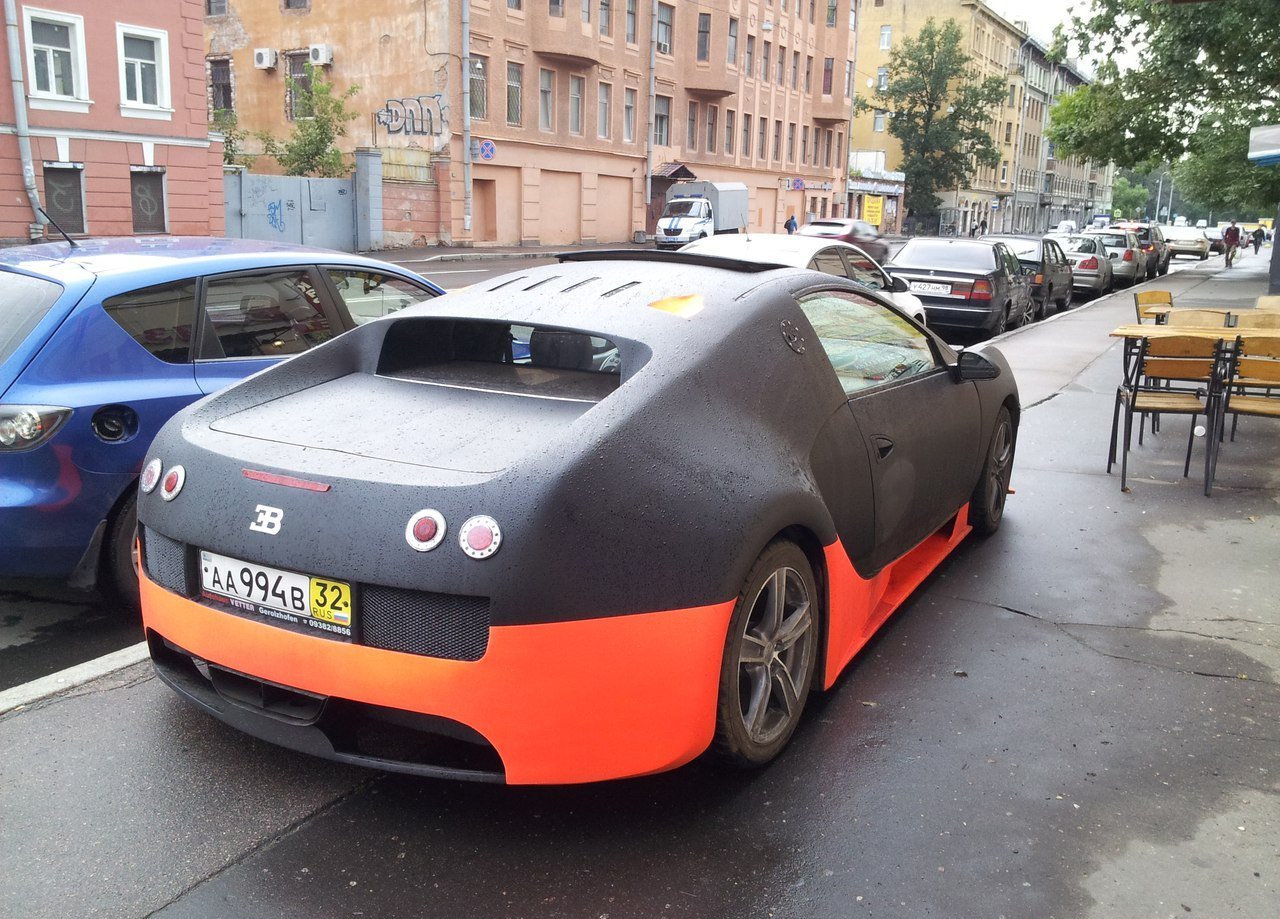 «Ужасная копия» Bugatti Veyron на улицах города 2