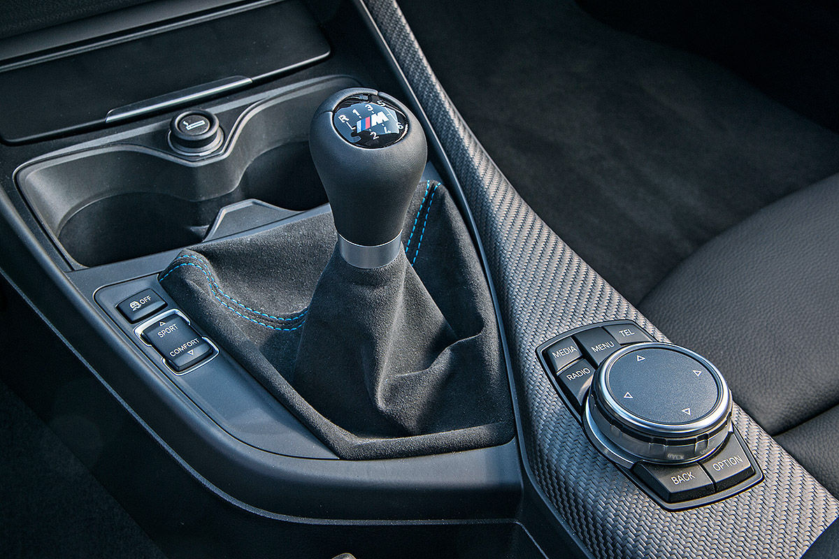 «Держит дорогу, удерживает рекорды»: тест-драйв BMW M2 9