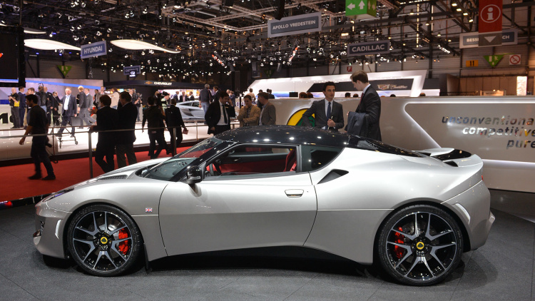 Компания Lotus Cars  презентует на автошоу два новых спорткара 1