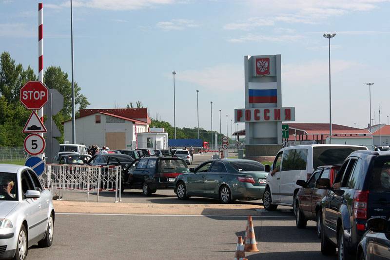 Украинским автовладельцам заблокировали проезд в Крым 2