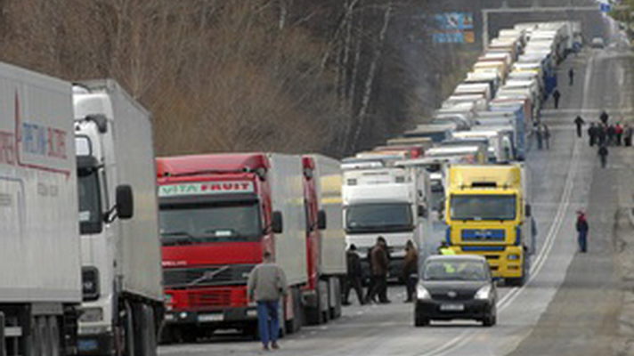 «Война фур»: РФ отреагировала на блокирование проезда грузовозов по территории Украины 1