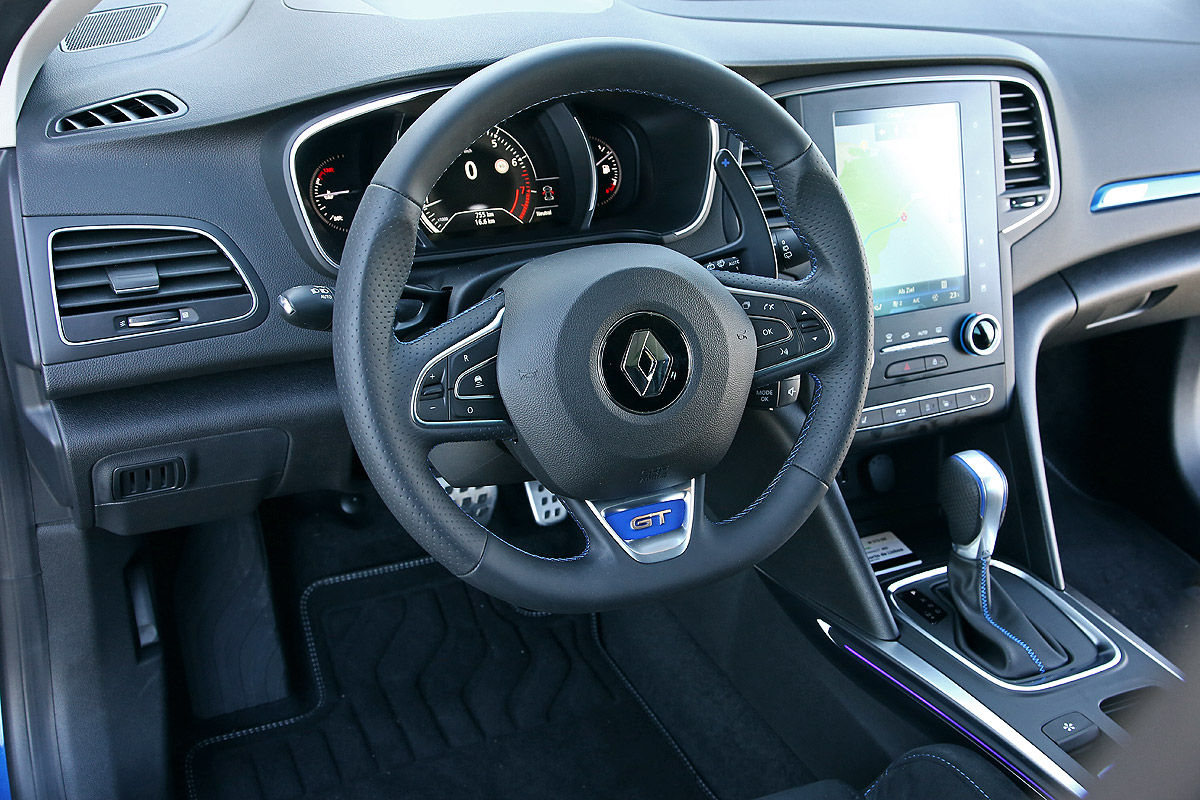 «Компактный и притягивающий восторженные взгляды»: тест-драйв Renault Megane GT 9