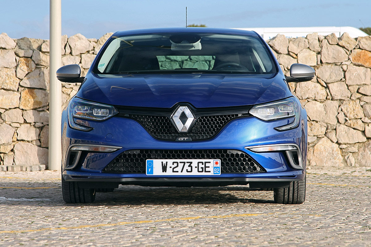 «Компактный и притягивающий восторженные взгляды»: тест-драйв Renault Megane GT 1