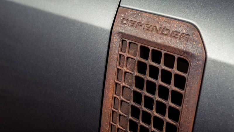 Внедорожник Land Rover Defender предложили тюнинговать ржавыми деталями 3