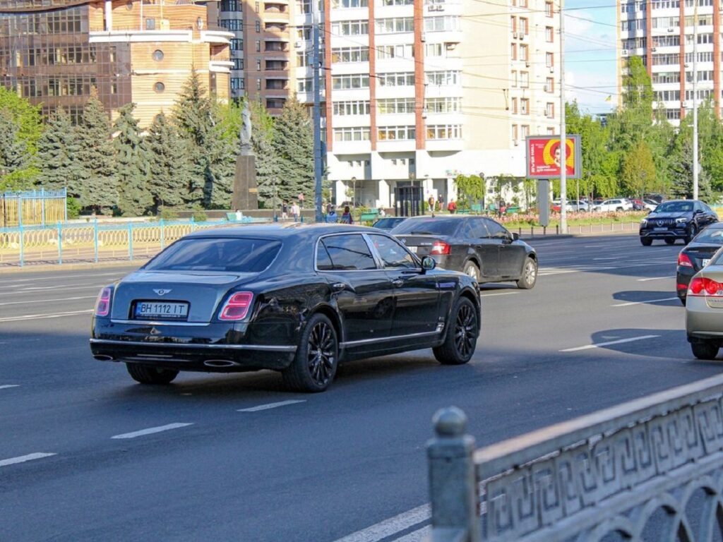 Украинец купил один из 100 юбилейных Bentley за 18 миллионов 2