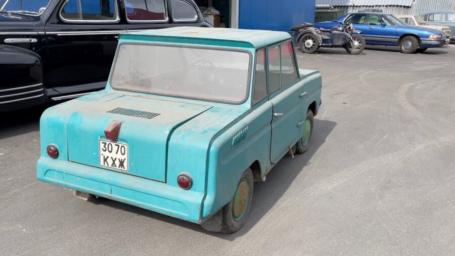 Украинский блогер нашел легендарный советский автомобиль 1976 года в отличном состоянии 3